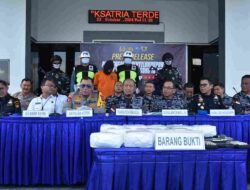 Danlantamal IV Dampingi Pangkoarmada I Gelar Conference Press Penggagalan Penyeludupan 10 Kg Sabu dan Senjata Api TNI AL