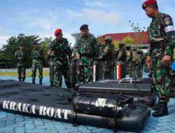 Ukur Kesiapan Peperangan di Laut, Danlantamal IV Dampingi Danpuskopaska Apel Gelar Pasukan Kopaska TNI AL 2024