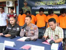 Kapolsek Batu Aji AKP Raden Bimo Dwi Lambang, S.Tr.K., S.I.K., Gelar Konferensi Pers Ungkap Jaringan Curanmor, Enam Pelaku Berhasil Diamankan