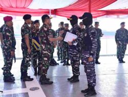 PANGLIMA TNI BERIKAN PENGHARGAAN KEPADA 16 PRAJURIT LANTAMAL IV