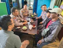 Jum’at Curhat, Kapolsek Bengkong Beserta Anggota Mendengarkan Curhatan Warganya Tentang Khamtibmas
