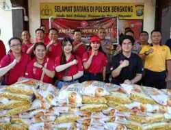 Polsek Bengkong-BMTI Batam Bagikan Beras untuk Warga dan Mitra Ojol, Ajak Jaga Situasi Kondusi