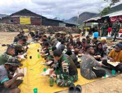 Jalin Kebersamaan dan Kerukunan, Satgas Yonif 136/TS Gelar Makan Bersama Dengan Warga Distrik Ilu