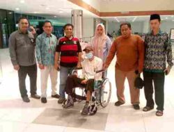 Keluarga Besar Kabupaten Kampar (KBKK) Kota Batam Pulangkan Seorang Warga Nya Ke Kampung Halaman Untuk Berobat