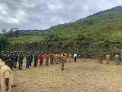 Satgas Yonif 136/Tuah Sakti Hadir di Wanenggobak, Mengawal Lahirnya Sebuah Perkampungan