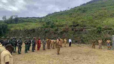 Satgas Yonif 136/Tuah Sakti Hadir di Wanenggobak, Mengawal Lahirnya Sebuah Perkampungan