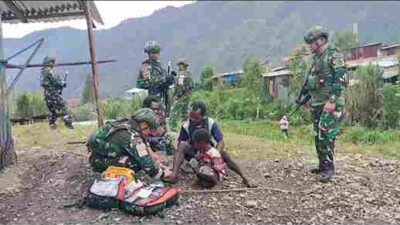 Wujud Nyata TNI Kepada Masyarakat, Satgas Yonif 136/TS Gelar Pengobatan Keliling dan Komsos di Sekitar Masyarakat Pos Kp 55
