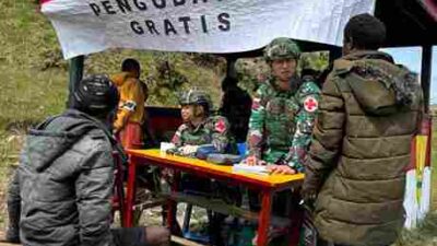 TNI Peduli di Tanah Papua, Satgas Yonif 136/TS Laksanakan Pengobatan Gratis di Distrik Nume