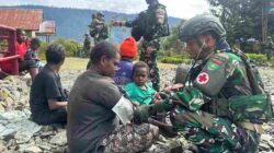 Wujud Nyata Kepedulian TNI Kepada Masyarakat, Satgas Yonif 136/Tuah Sakti Keliling Gelar Pengobatan Gratis