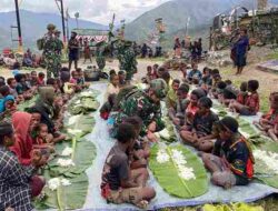 Perkuat Komunikasi Serta Pererat Hubungan, TNI AD Gelar Makan Bersama Dengan Masyarakat di Pos Distrik Kalome Kab.Puncak Mulia Papua