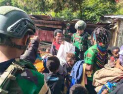 Wujud Kepedulian TNI AD di Tanah Penugasan, Yonif 136/TS Salurkan Bantuan Pakaian Kepada Masyarakat Distrik Tinggi Nambut