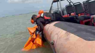 Hari Ke 4 Pencarian, Korban Ationg 42 thn Yang Jatuh dari Kapal Karunia Jaya ditemukan Dalam Keadaan Meninggal Oleh TIM SAR Gabungan