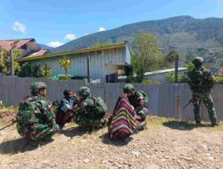 Aksi Nyata Menyentuh Hati di Wilayah Penugasan: Patroli Simpatik Satgas Yonif 136/TS Pos Ilu Hadirkan Layanan Kesehatan Keliling untuk Warga