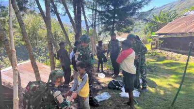 Sentuhan Hangat di Wilayah Penugasan: Aksi Nyata Satgas Yonif 136/Tuah Sakti Hadirkan Kepedulian dari Hati ke Hati