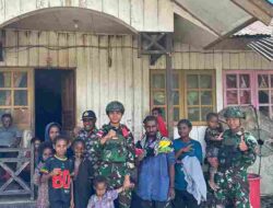 Hangatnya Kepedulian di Ujung Negeri, Satgas Yonif 136/Tuah Sakti Sentuh Hati Warga Kampung 55