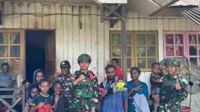 Hangatnya Kepedulian di Ujung Negeri, Satgas Yonif 136/Tuah Sakti Sentuh Hati Warga Kampung 55