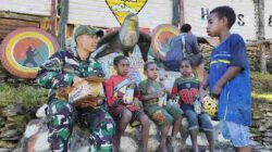 Hangat di Tengah Dingin Pegunungan: Sentuhan Tulus Satgas Yonif 136/TS di Puncak Senyum Menyatukan Hati Warga