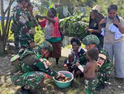 Wujud Nyata Kepedulian TNI AD, Satgas Yonif 136/TS Pos KP 55 Sambangi Warga Rumah Warga Melalui Program Anjangsana