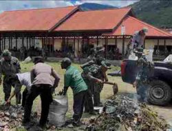 Satgas Yonif 136/TS Pos illu Bersama Polri dan Masyarakat Goro Bersama Bersihkan Pasar