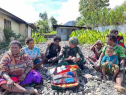 Satgas Yonif 136/Tuah Sakti Gelar Anjangsana di Kp 55, Wujud Kepedulian TNI untuk Masyarakat Papua