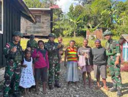 Wujud Kepedulian di Tanah Papua, Satgas Yonif 136/TS Hadir Membawa Kehangatan untuk Warga Distrik Ilu