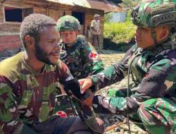 Wujud Nyata Kepedulian TNI AD, Satgas Yonif 136 TS Berikan Pelayan Kesehatan Gratis Kepada Warga Kampung Wandeng Gobak Papua