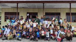 Di Balik Penugasan di Papua, Satgas Yonif 136 Tuah Sakti Hadir Menjadi Guru bagi Anak-Anak Negeri