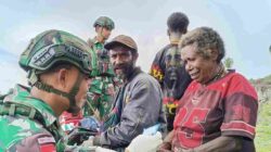 Bawa Harapan dan Kesembuhan, Satgas Yonif 136 TS Rutin Keliling Berikan Pemerikasaan kesehatan Gratis Bagi Warga Papua
