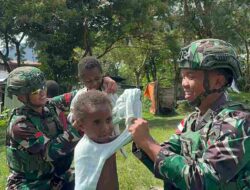 Satgas Yonif 136/Tuah Sakti Melalui Pos KP 55 Laksanakan Kegiatan Anjangsana Datangi Rumah-Rumah Warga di Kampung Lungguneri, Distrik Pageleme, Kabupaten Puncak Jaya Papua