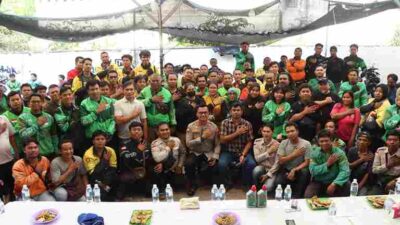 Polresta Barelang Gelar Bakti Sosial, Bagikan Oli dan Cuci Gratis Kendaraan Driver Online Batam