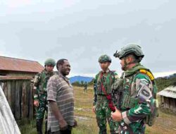 Satgas Yonif 136 Tuah Sakti, Prajurit Pos NUME Hadir Menyapa Warga Jigonikme, Hangatkan Kebersamaan di Lereng Papua