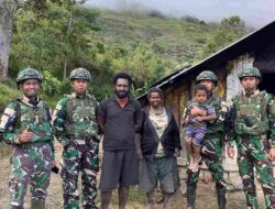 Satgas Yonif 136/Tuah Sakti Gelar Pengobatan Keliling Di Sekitar Masyarakat Pos Kalome Wujud Nyata Kepedulian TNI Kepada Masyarakat