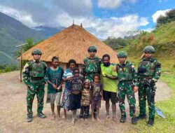 Satgas Yonif 136/Tuah Sakti Melalui Pos Kalome Melaksanakan Komsos ke Masyarakat Distrik Kalome Kp. agape Wujud Nyata Kepedulian TNI Kepada Masyarakat