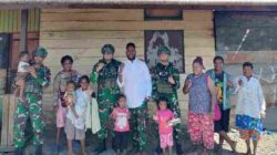 Ketulusan Prajurit Satgas Yonif 136/Tuah Sakti Menyatukan Hati Warga Lungguneri Papua