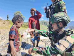 Di Balik Patroli Simpatik, Prajurit Yonif 136/Tuah Sakti Hadir Menjaga Rasa Aman dan Harapan Masyarakat Papua