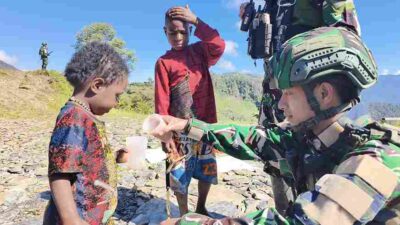 Di Balik Patroli Simpatik, Prajurit Yonif 136/Tuah Sakti Hadir Menjaga Rasa Aman dan Harapan Masyarakat Papua