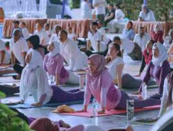 RAYAKAN HARI YOGA INTERNASIONAL 2026, HARRIS RESORT WATERFRONT BATAM DAN HARRIS HOTEL BATAM CENTER BERKOLABORASI DENGAN PESONA YOGA STUDIO GELAR  YOGA FOR HEALTHY AGEING