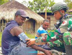 Satgas Yonif 136/Tuah Sakti Gelar Pengobatan Keliling, Warga Tinggi Nambut Kabupaten Intan Jaya Papua Sambut Antusias