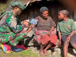 Satgas Yonif 136/Tuah Sakti Pererat Kemanunggalan dengan Warga Kampung Anepalui Papua