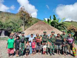 PELAYANAN KESEHATAN KELILING SATGAS YONIF 136/TUAH SAKTI DI WILAYAH POS KP 55 Puncak Jaya Papua