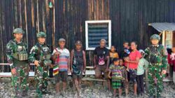 Pelayanan Kesehatan Satgas Yonif 136/Tuah Sakti Hadir Layani Warga Kampung Baktis Papua