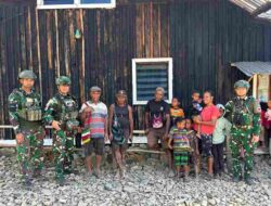 Pelayanan Kesehatan Satgas Yonif 136/Tuah Sakti Hadir Layani Warga Kampung Baktis Papua