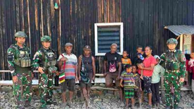 Pelayanan Kesehatan Satgas Yonif 136/Tuah Sakti Hadir Layani Warga Kampung Baktis Papua