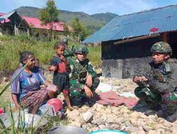 Satgas Yonif 136/TS Pererat Silaturahmi Lewat Anjangsana di Kampung Wurak Puncak Jaya Papua