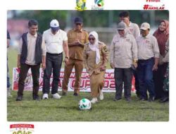 Wakil Bupati Kampar Dr. Hj. Misharti, S.Ag., M.Si. Resmi Buka Turnamen Sepak Bola Camat Cup I Tahun 2026 di Kampar Kiri