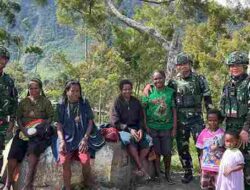 Perkokoh Kemanunggalan TNI-Rakyat, Danpos kotis Satgas Yonif 136/TS Pimpin Langsung Anjangsana di Kampung Wandenggobak