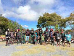 Pererat Silahturahmi Bersama Masyarakat Kampung Onendu, Satgas Yonif 136/Tuah Sakti Rutin Lakukan Anjangsana