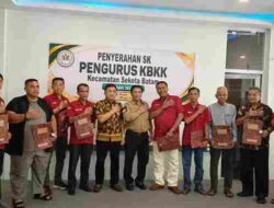 Dewan Pembina dan Ketua Umum Keluarga Besar Kabupaten Kampar Bagikan SK Ketua Kecamatan Se – Kota Batam Masa Bakti 2026 – 2031