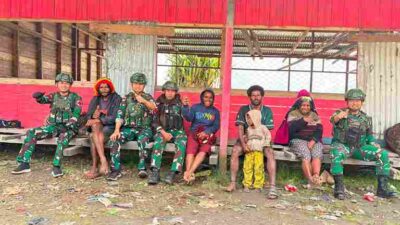 Satgas Yonif 136/TS Hadirkan Pelayanan Kesehatan dan Kebersamaan di Kampung Onendu Puncak Jaya Papua Tengah