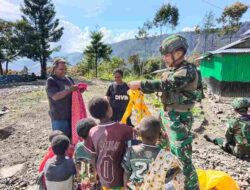 Kehangatan Senja Satgas Yonif 136/TS Pererat Kebersamaan dengan Warga Kampung Wiringgame Puncak Jaya Papua Tengah